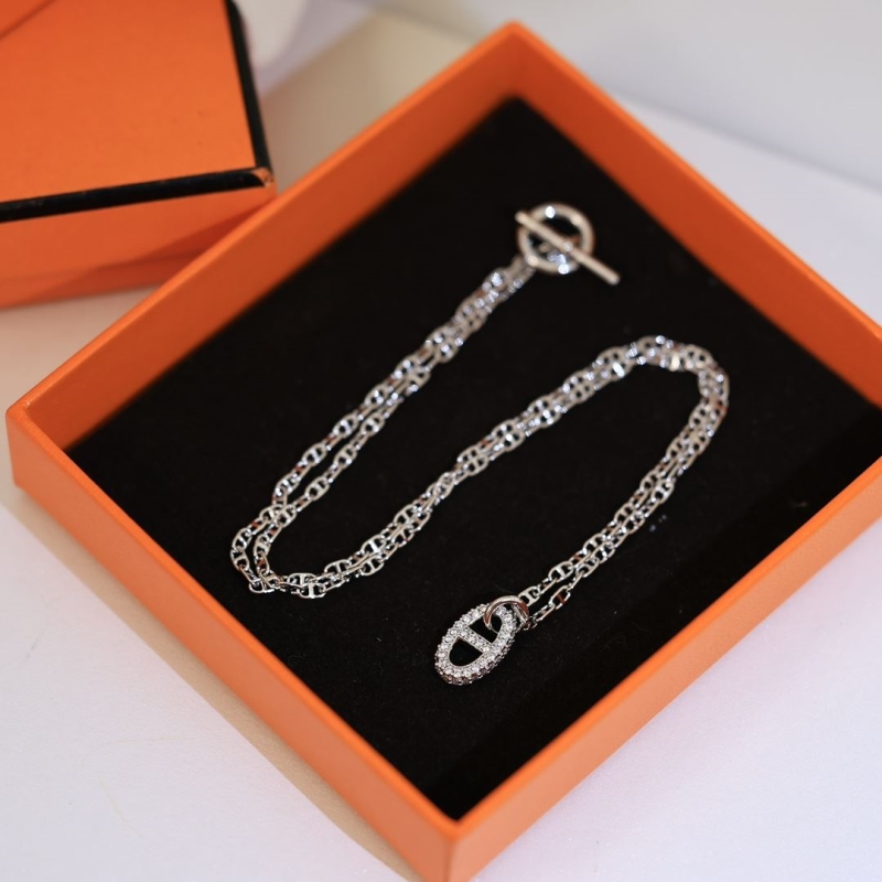 H**me5 necklaces